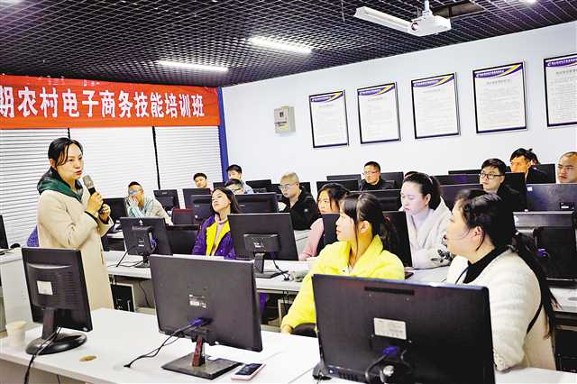 秀山縣電子商務產(chǎn)業(yè)發(fā)展領導小組辦公室 建起武陵生活館，農(nóng)特產(chǎn)品銷售不再難